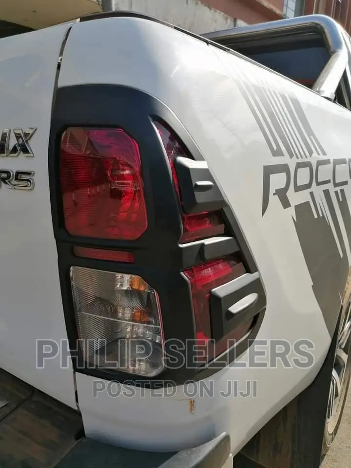 Headlight and Backlight Covers * Ford