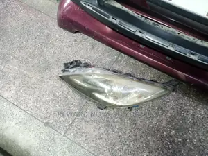 Mazda Axela 2010 Headlights Xenon Type.