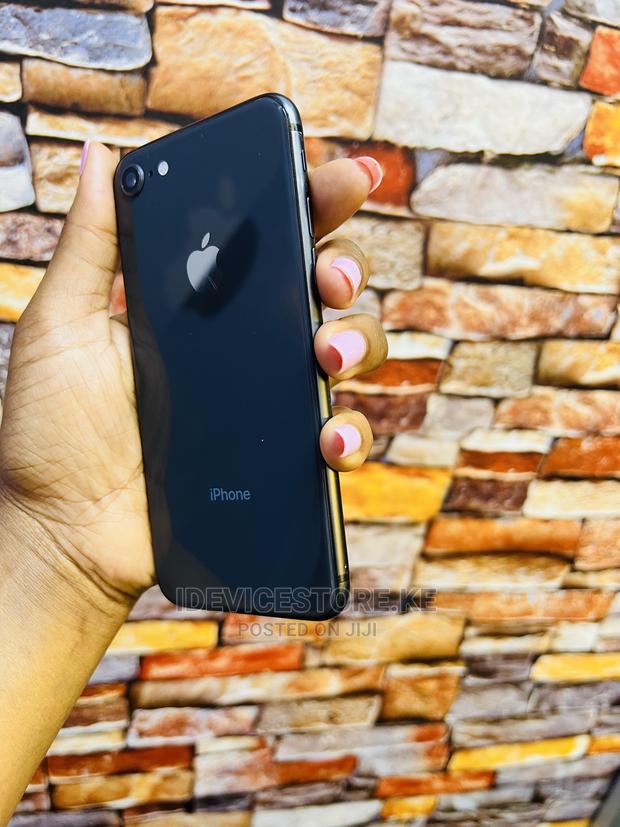 Apple iPhone 8 64 GB - thumbnail 2