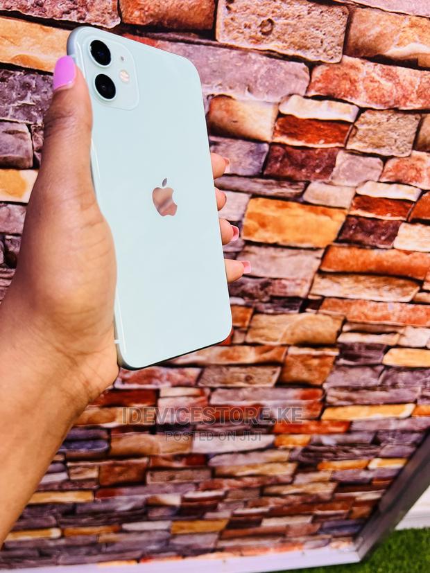 Apple iPhone 11 64 GB White - main view