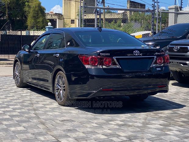 Toyota Crown 2016 Black - thumbnail 2
