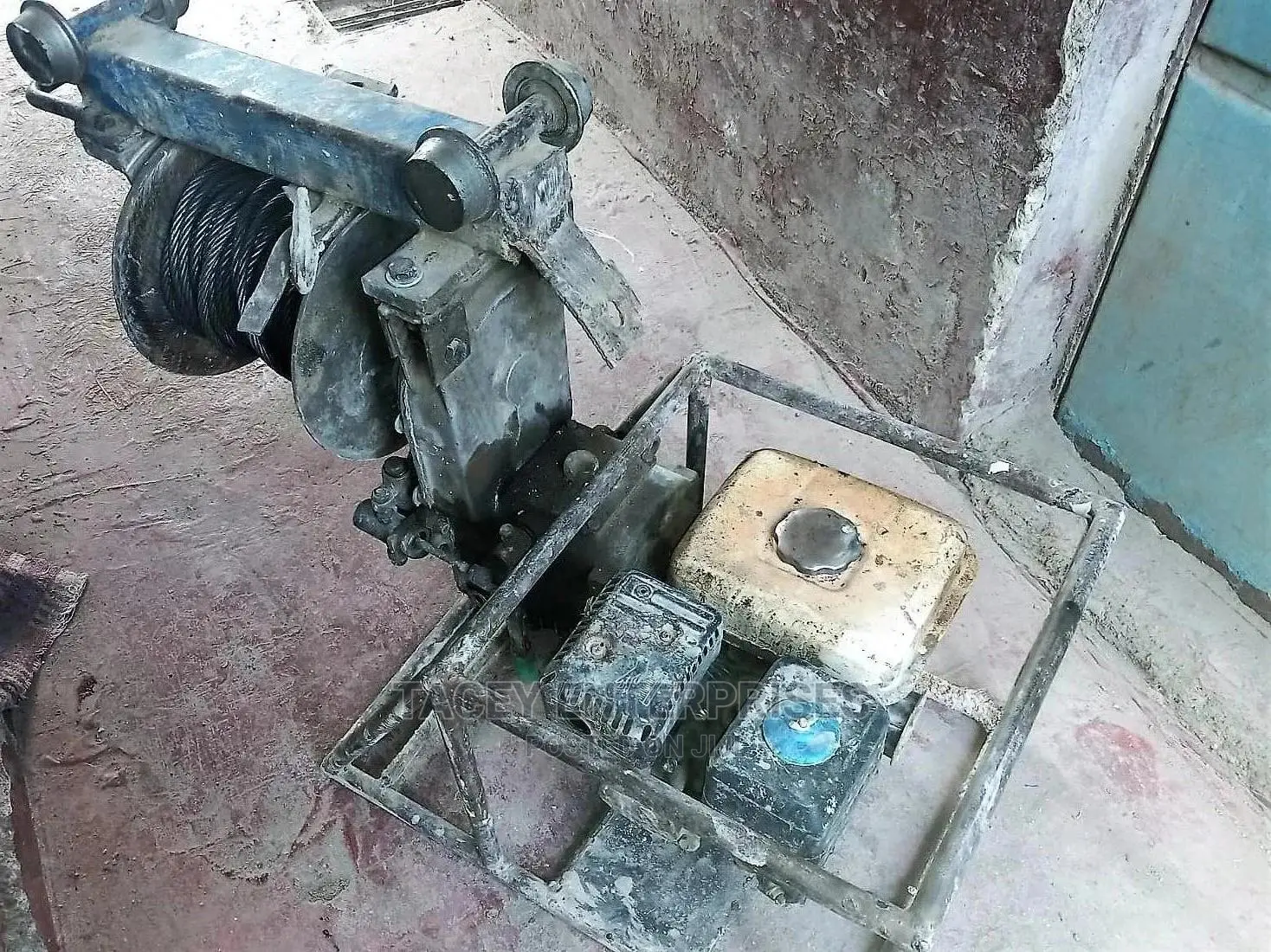 Used Concrete Hoist / Crane