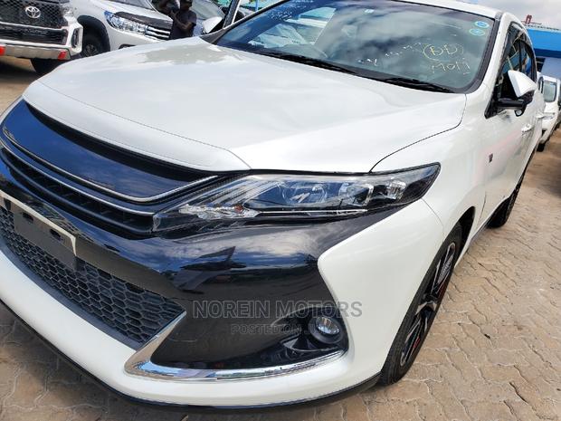 Toyota Harrier 2017 Off white - main view