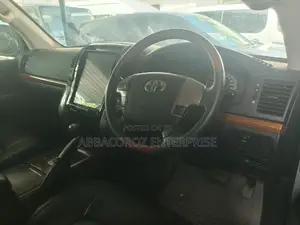 Toyota Land Cruiser 2016 Silver