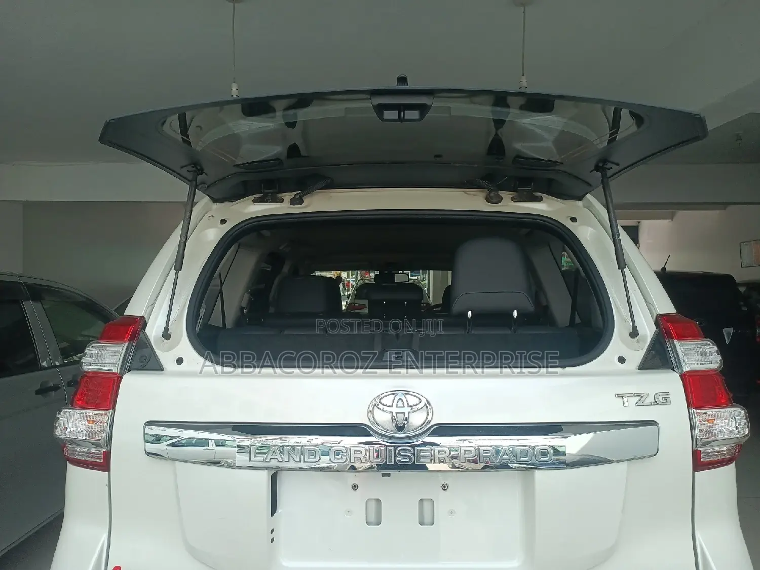 Toyota Land Cruiser 2016 White