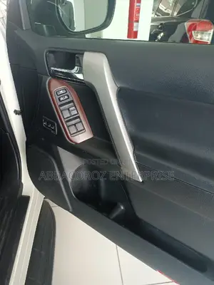 Toyota Land Cruiser 2016 White