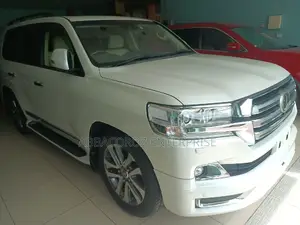 Toyota Land Cruiser 2016 White