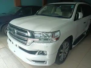 Toyota Land Cruiser 2016 White