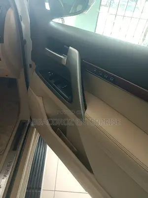 Toyota Land Cruiser 2016 White