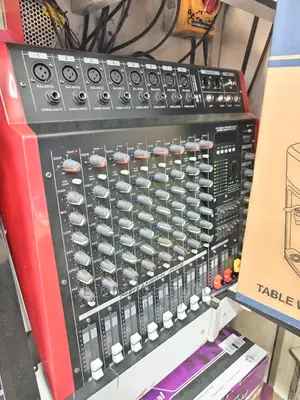 Omax Powered Mixer, 8 Channel