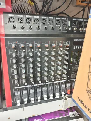 Omax Powered Mixer, 8 Channel