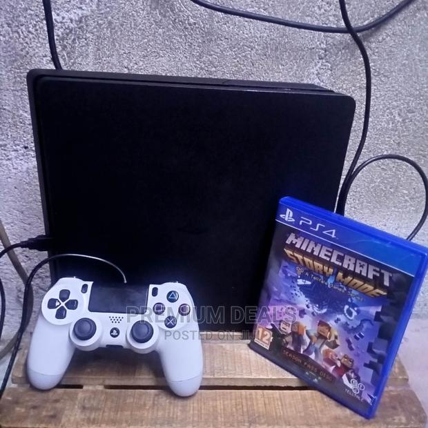 Ps4 Clean With a Game and Original Controller