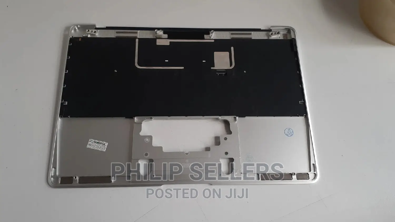 Macbook Topcase Available