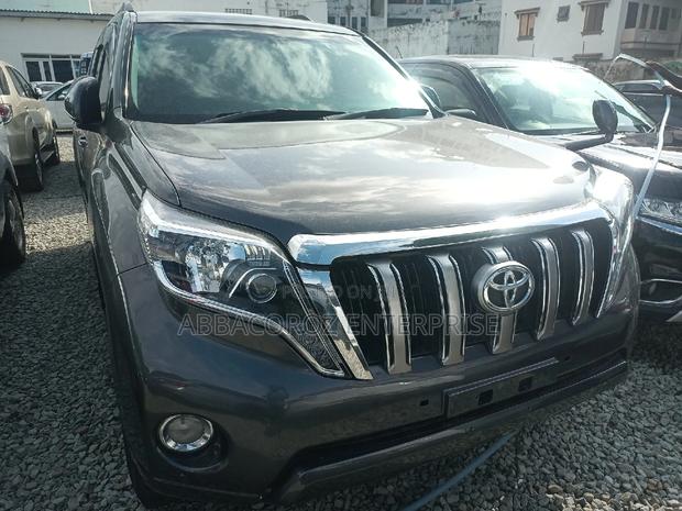 Toyota Land Cruiser Prado 2016 Gray - thumbnail 2