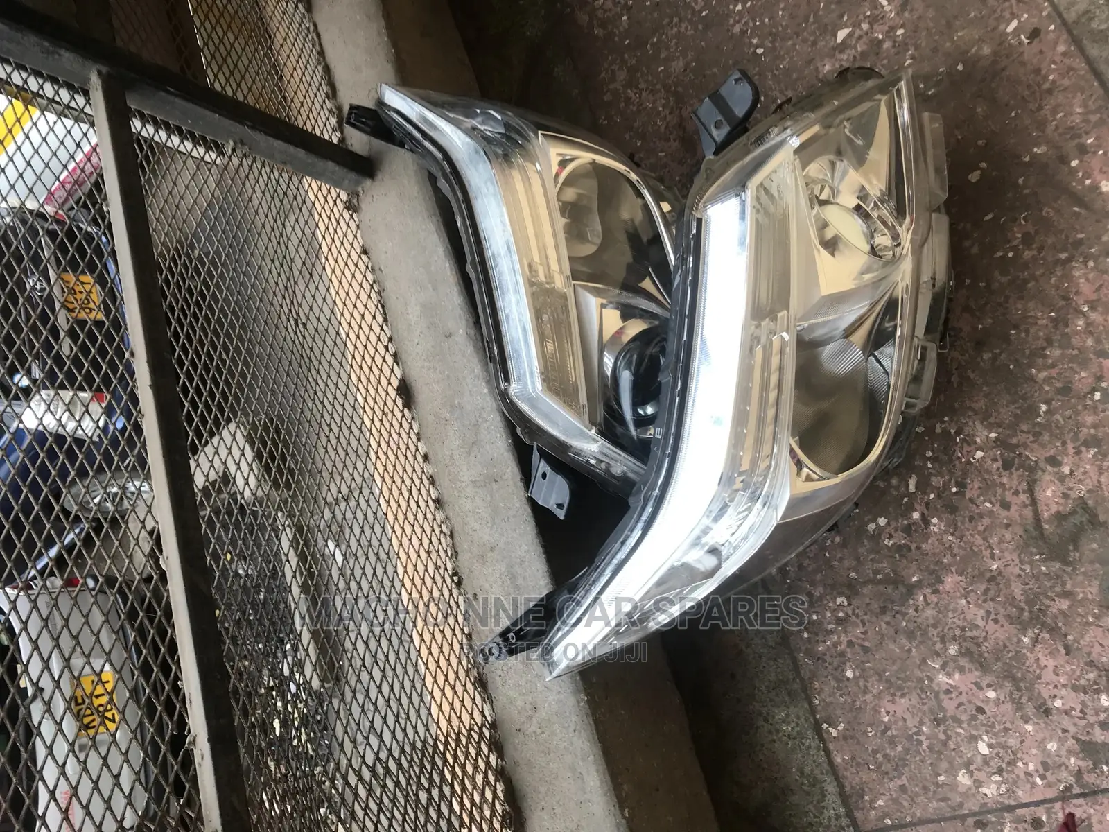 Toyota Noah 2014 Xenon Headlight(Clear)