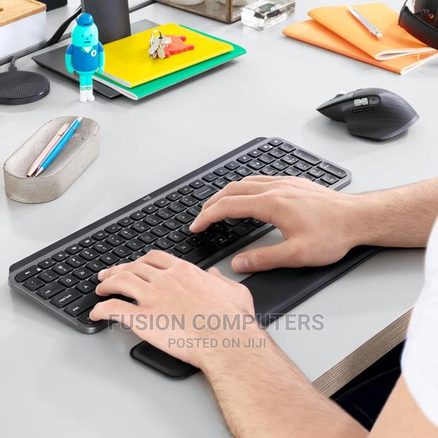 LOGITECH Mx Keys Wireless Illuminated Rechargeable Keyboard - thumbnail 3