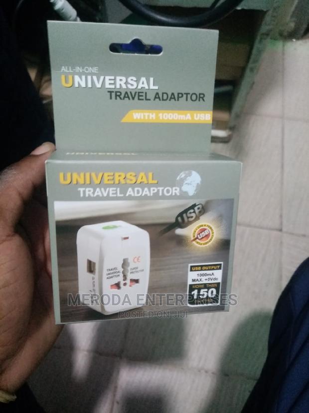 Universal Travel Adapter - thumbnail 3