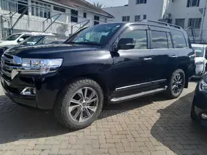 Toyota Land Cruiser 4.6 V8 ZX 2017 Black