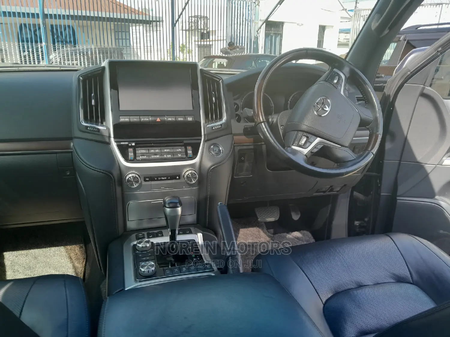 Toyota Land Cruiser 4.6 V8 ZX 2017 Black