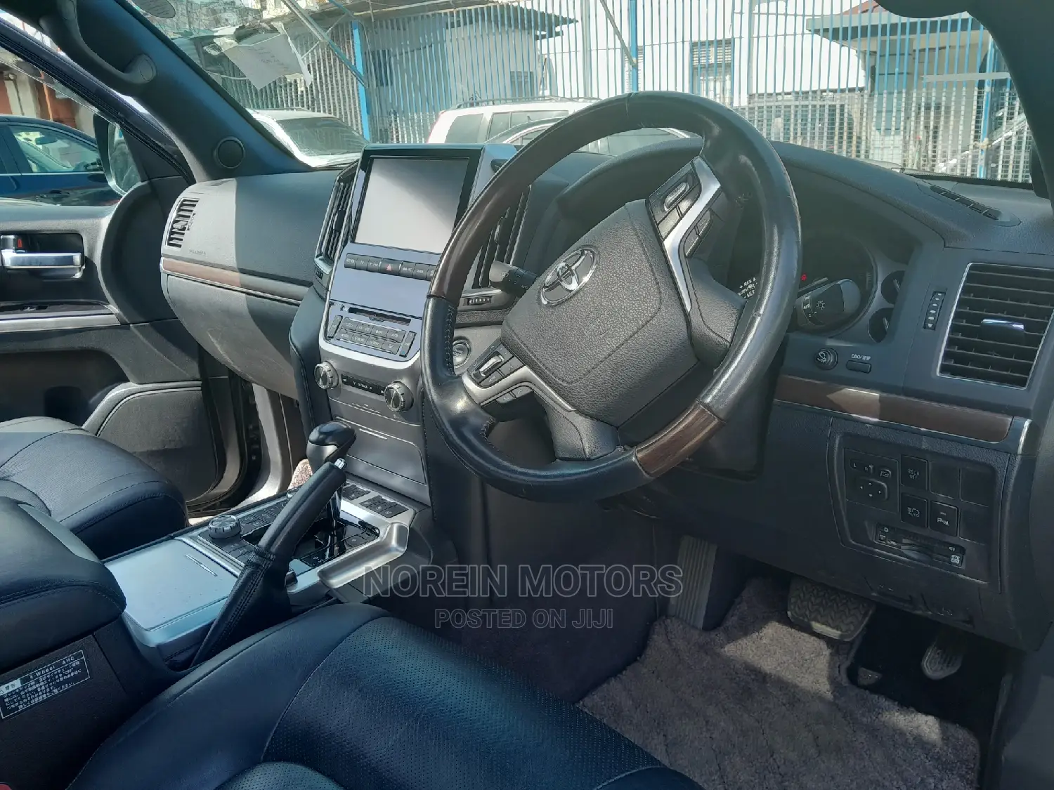 Toyota Land Cruiser 4.6 V8 ZX 2017 Black
