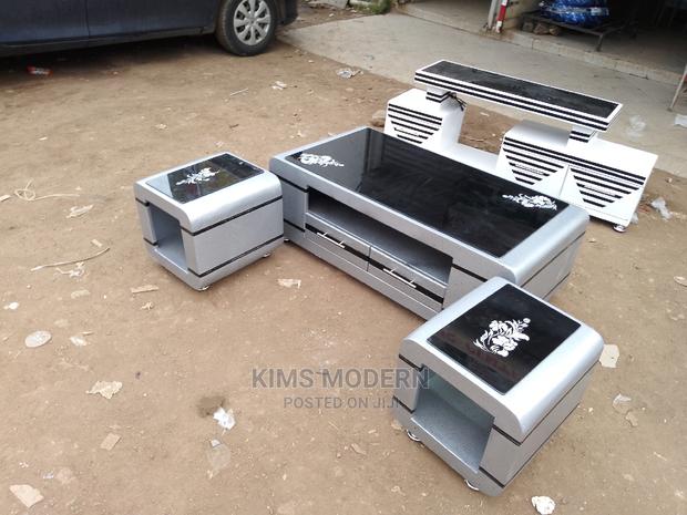 Coffee Table Gray Dotted+2 Stools - main view