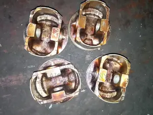 EJ25 Engine Pistons