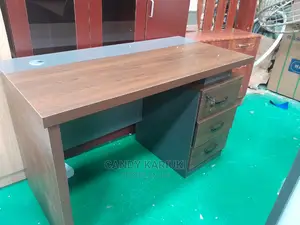 Spacious 1.4m Office Desk