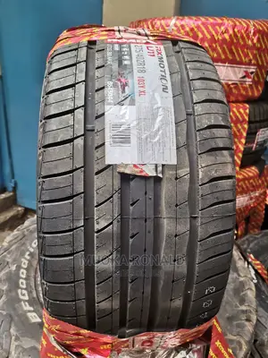 275/40r18 Roadx Tyre