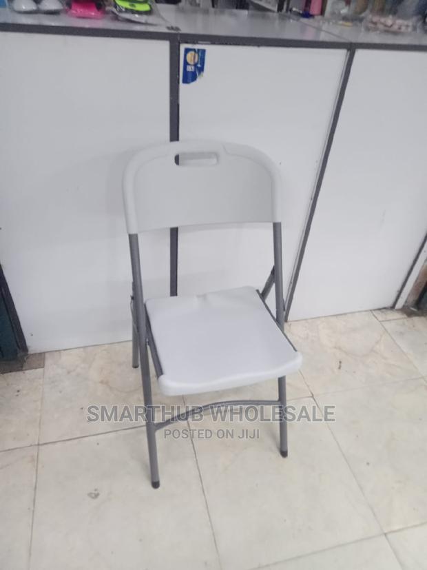 Foldable Sits/Chair and White - main view