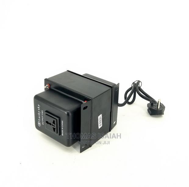 2,000W 240V, 220V to 120V, 110 Stepdown Transformer - main view