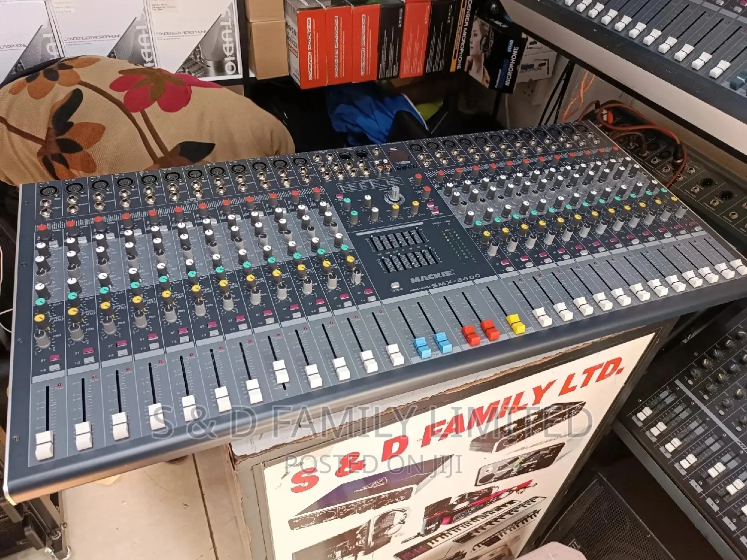 Mackie SMX 2400 24 Channels Plain Mixer
