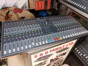 Mackie SMX 2400 24 Channels Plain Mixer