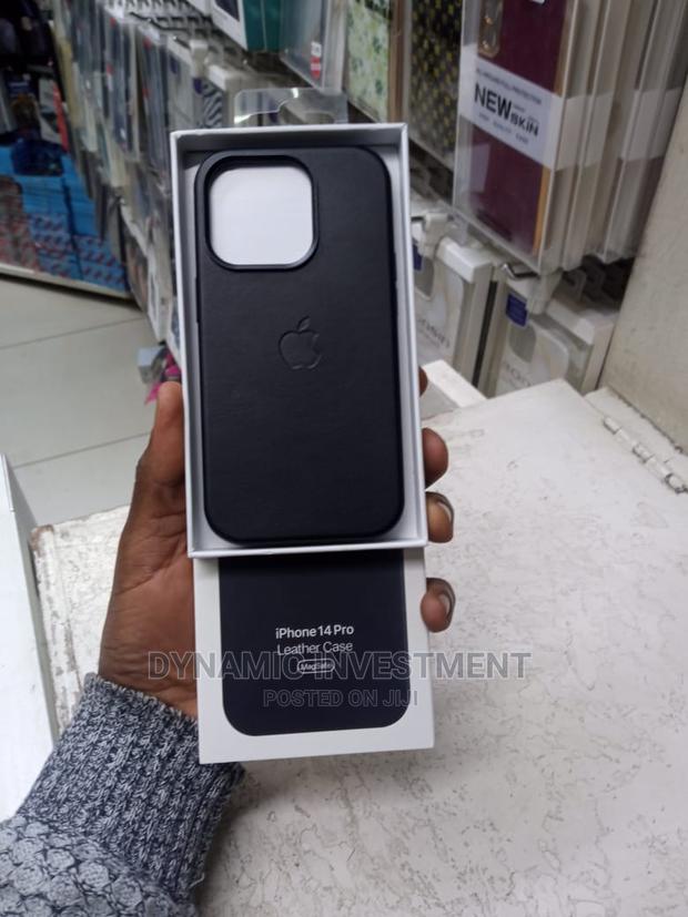 Apple iPhone 14 Pro Leather Cover [Black] - thumbnail 2