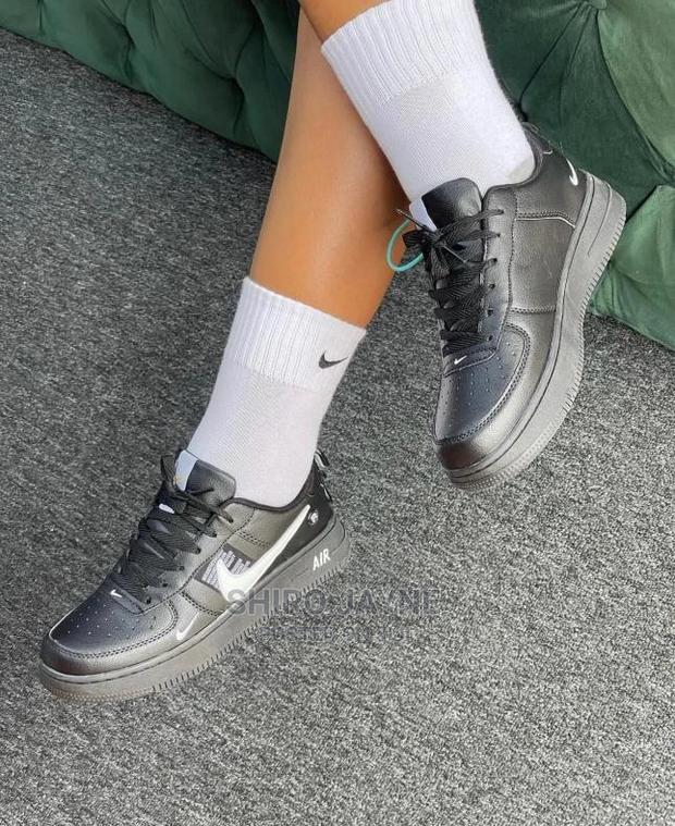 Sports Shoes - main view