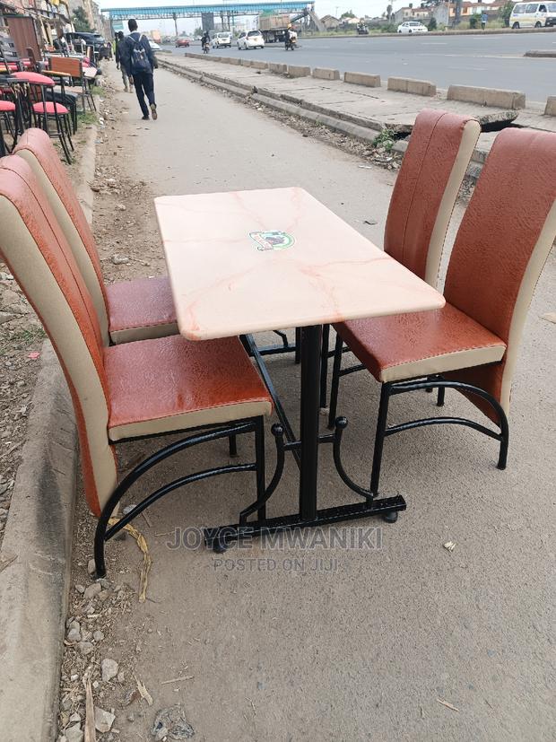 Executive Restaurant Set Light Brown and Cream - main view