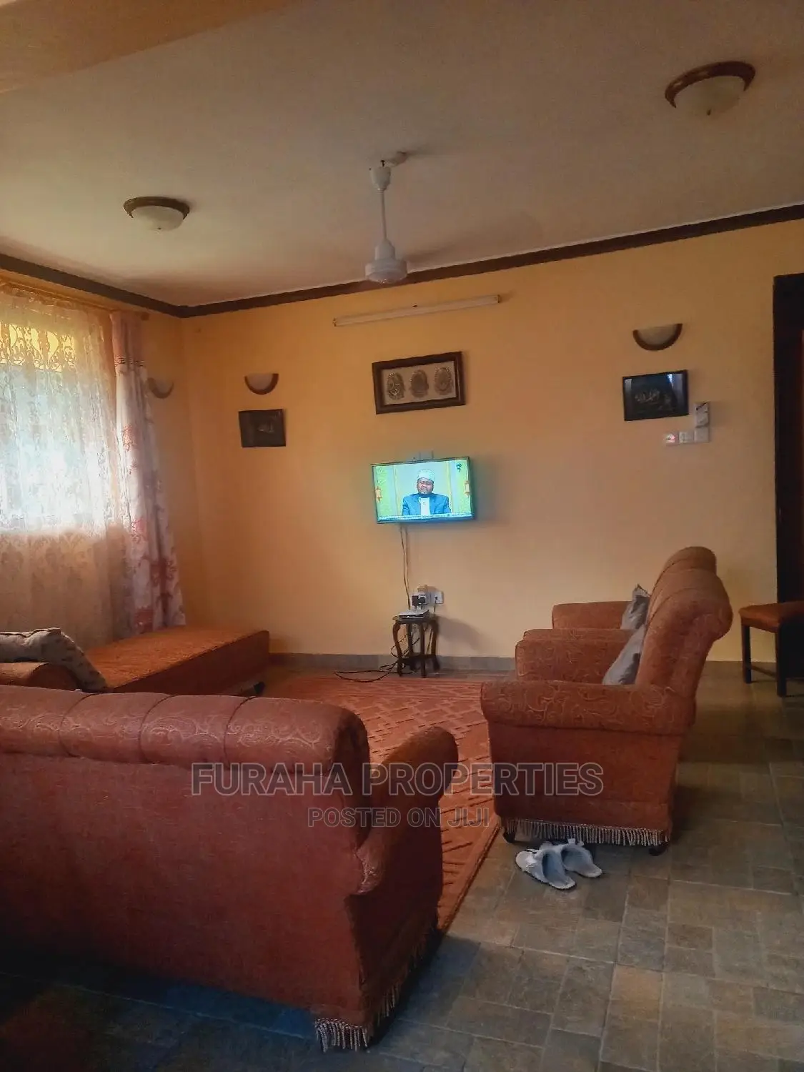 8bdrm Maisonette in Utange for sale