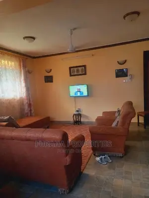 8bdrm Maisonette in Utange for sale