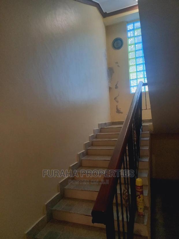 8bdrm Maisonette in Utange for sale - thumbnail 3