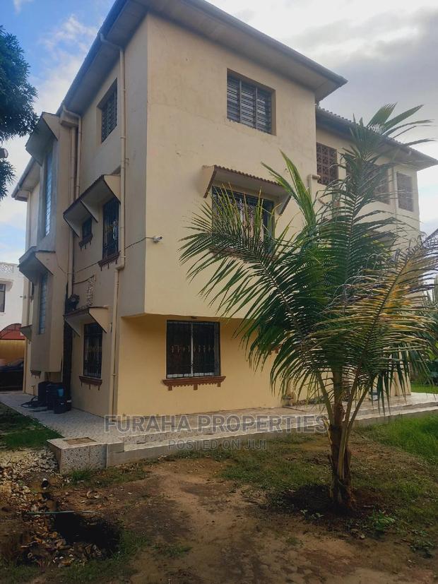 8bdrm Maisonette in Utange for sale - thumbnail 4