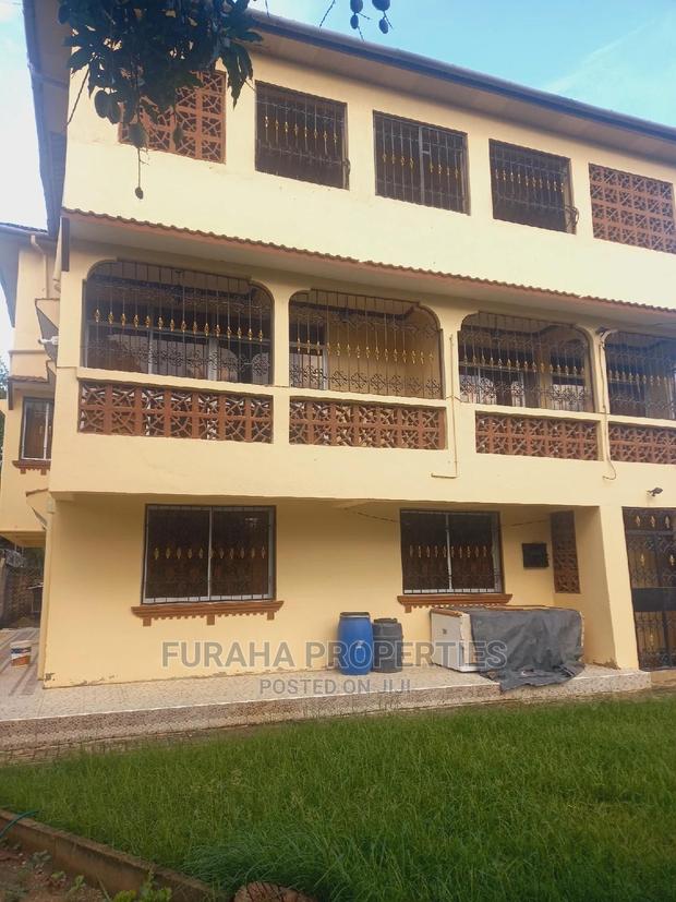 8bdrm Maisonette in Utange for sale - thumbnail 6