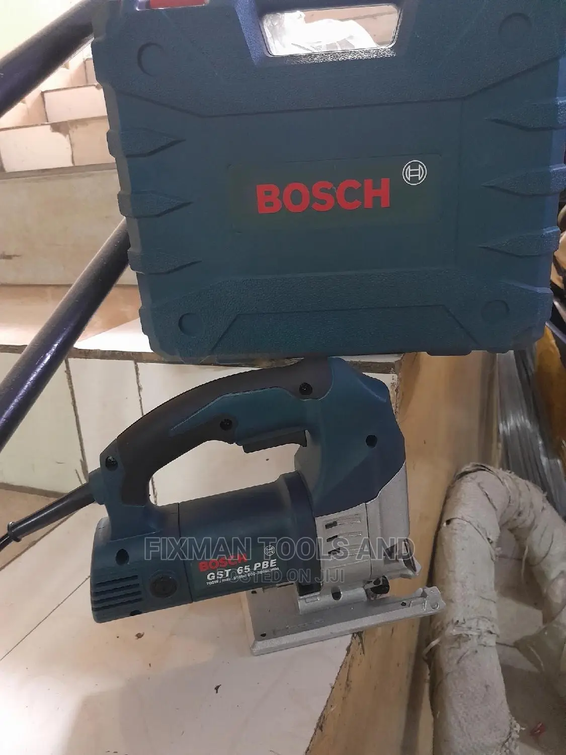 Angular Bosch Jigsaw + Blade 700 Watts