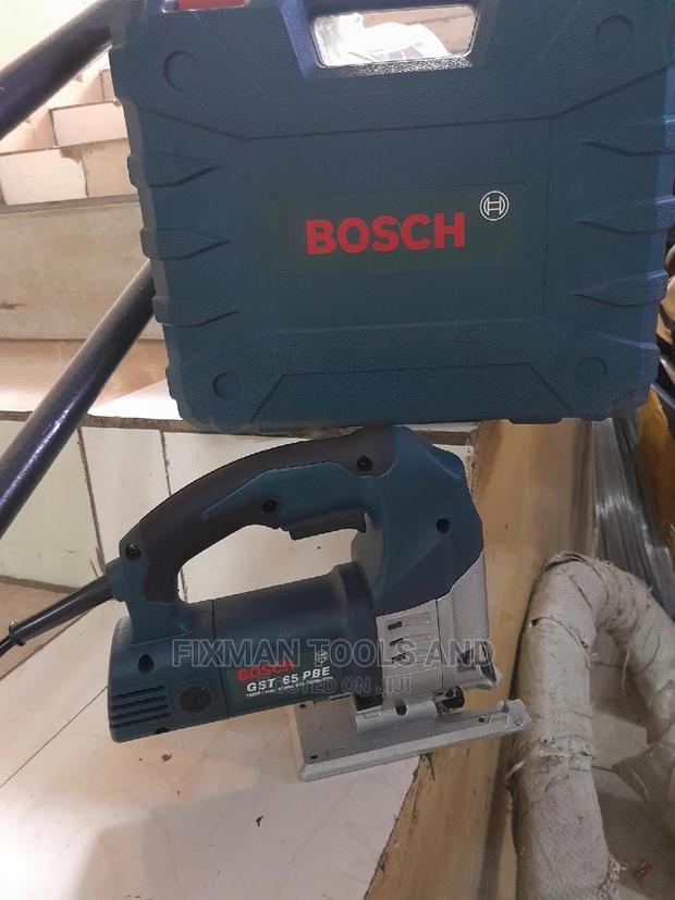Angular Bosch Jigsaw + Blade 700 Watts - main view