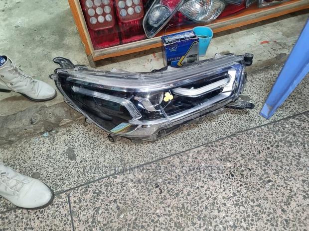Toyota Hilux Revo 2020 Headlight - thumbnail 2