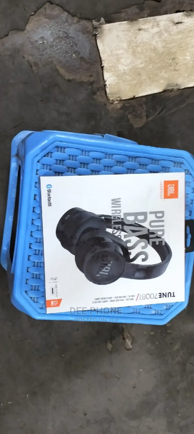 JBL Tune 700 BT Bluetooth Headphones