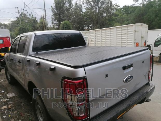 Ford Ranger Hard Tri Fold Tonneau Cover - thumbnail 4