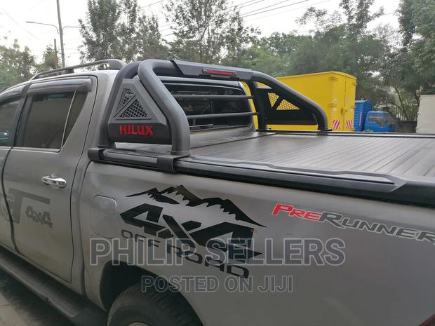 Universal Roll Bar Black – Fits With Tonneau Covers / Roller - main view