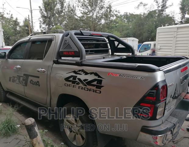 Universal Roll Bar Black – Fits With Tonneau Covers / Roller - thumbnail 2