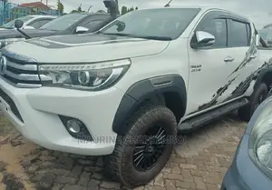 Toyota Hilux SR5 HI-RIDER 2016 White