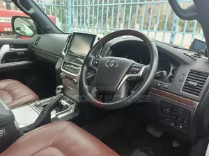 Toyota Land Cruiser 4.6 V8 ZX 2016 White
