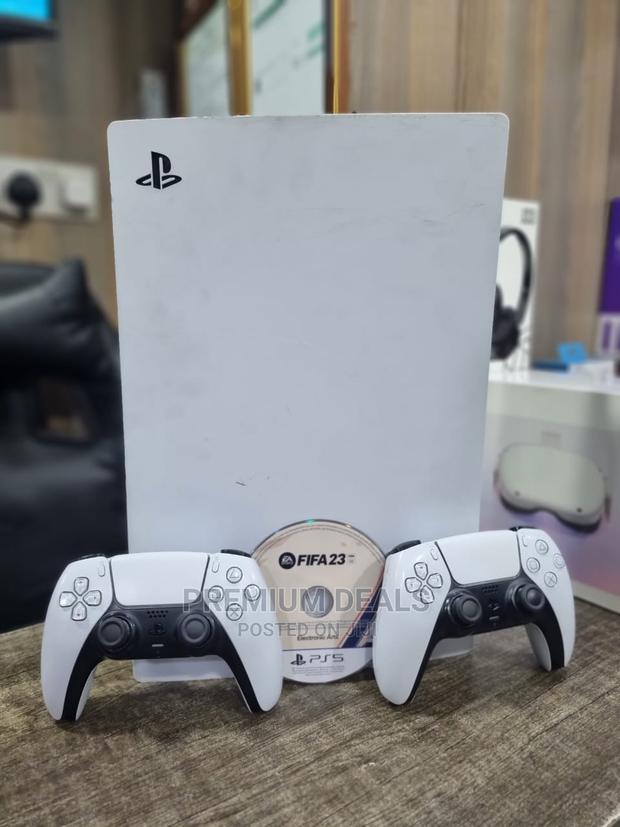 Ps5 With Two Pads and Fifa23